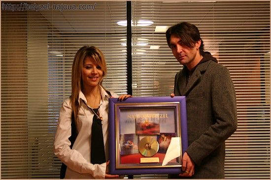 Najoua Belyzel – Remise du disque d’Or Entre Deux Mondes